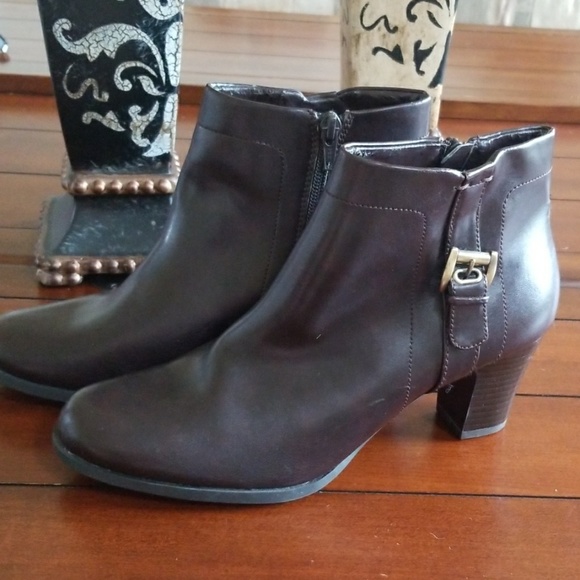 Covington Shoes - 🐀 COVINGTON BOOTIES